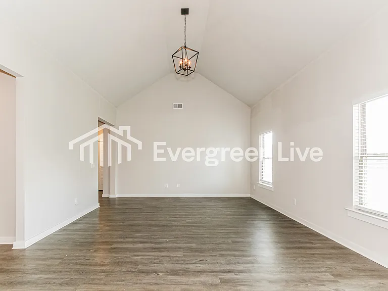 156 Wolf Ln — Photo 3