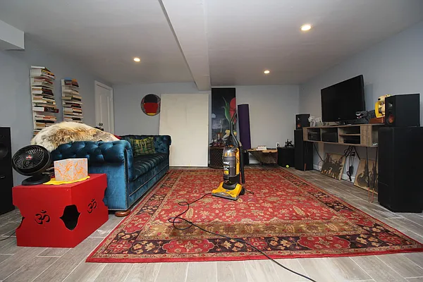 Rented by Nooklyn NYC LLC | media 28