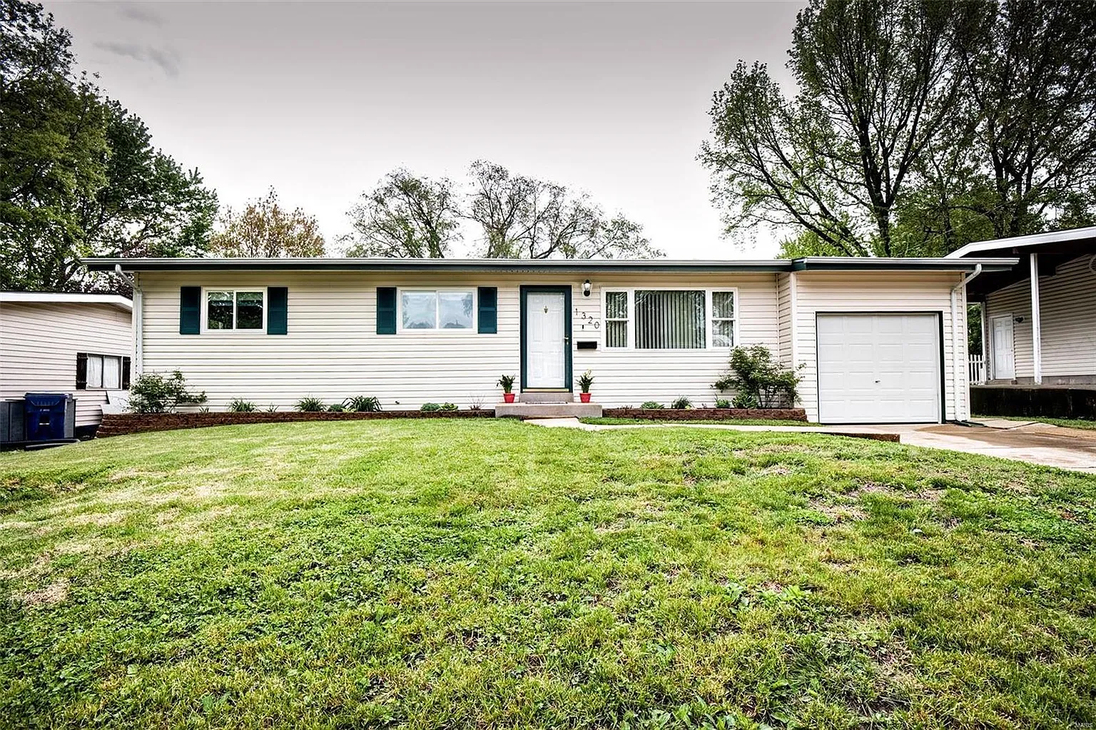 1320 Mallard Ln photo 1