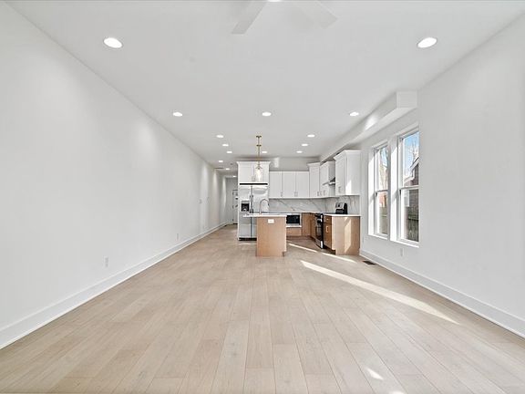 2nd image of 1312 Lexington Ave