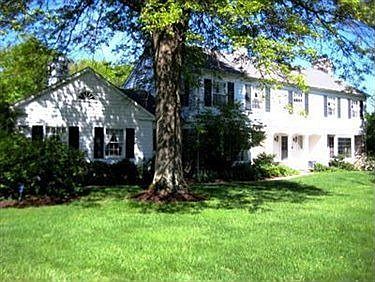 TRADITIONAL CENTER HALL COLONIAL IN SOUGHT AFTER NEIGHBORHOOD!