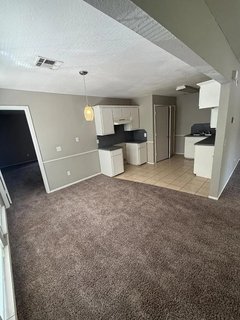 14117 SE 29th St - E — Photo 1