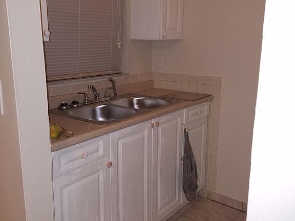 5th image of 3071 Park Ln APT A
