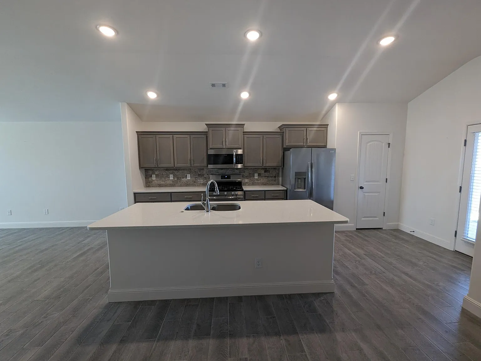 3 bed, 1594 sqft, $1,650 — Photo 4