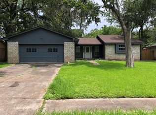 303 Dogwood St, Lake Jackson, TX 77566