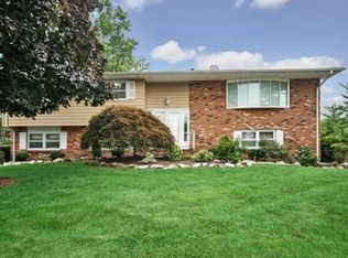 39 Camelot Ct, Piscataway, NJ 08854