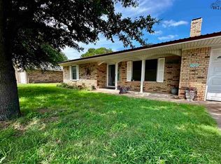 1209 N Park St, Seymour, TX 76380
