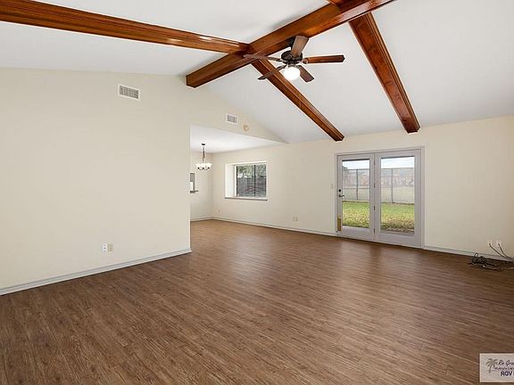4th image of 2401 Mariposa Ln