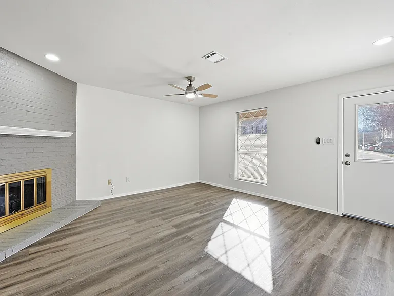 73 Winchester Dr — Photo 5