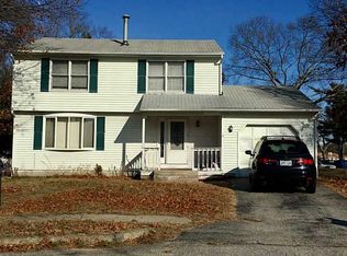 6 Lakecrest Cir, Warwick, RI 02889