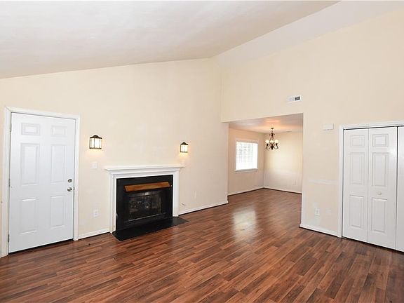 3rd image of 1505 Lincoln Ct