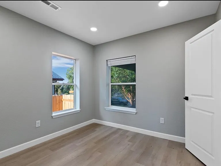 3527 N Steele St — Photo 16