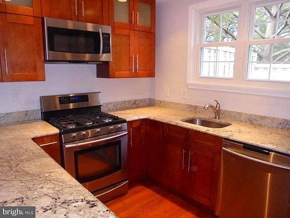 3rd image of 3823 Keller Ave