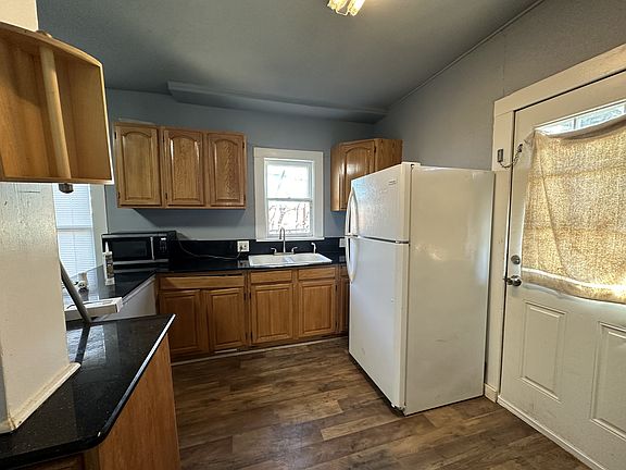 5th image of 741 Ross Ave