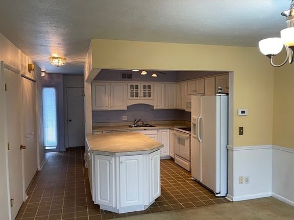 5th image of 2517 W Village Dr