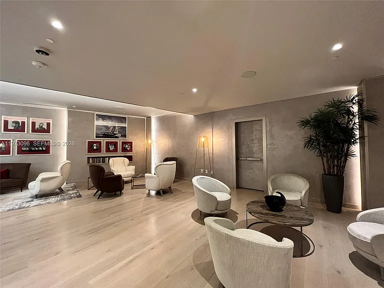 1000 Brickell Plz — Photo 25