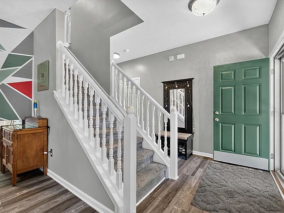 5th image of 9041 N River Chase Ln