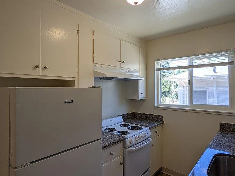 2534 Benvenue Ave — Photo 54