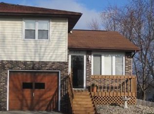 2412 Arrowhead Dr, Bloomington, IL