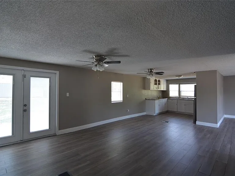 17524 Medley Ave — Photo 14