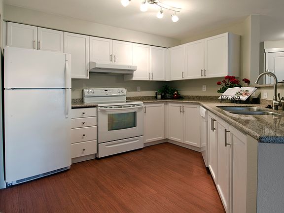 3rd image of 7711 NE 175th St Unit C306