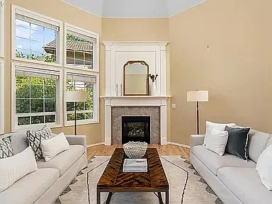 6 bed, 3.5 bath, 4504 sqft, $5,200 — Photo 4