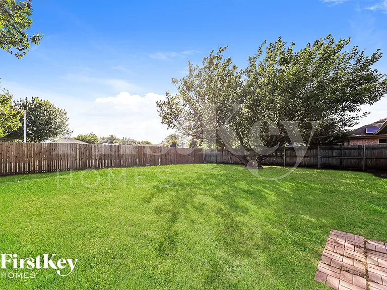 606 Plainview Dr — Photo 17