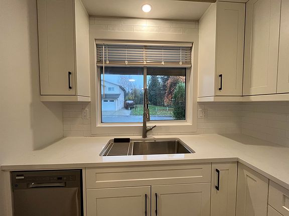 4th image of 8579 McCutcheon Ave