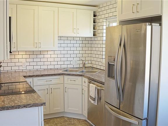 2nd image of 1001 Jefferson St