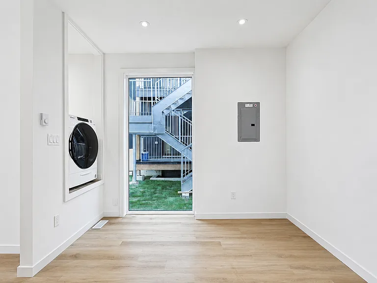 159 Locksley Ave — Photo 17