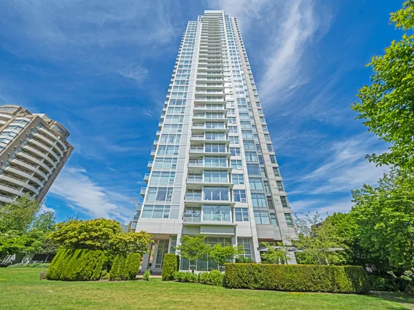 4880 Bennett St #306, Burnaby, BC V5H 0C1