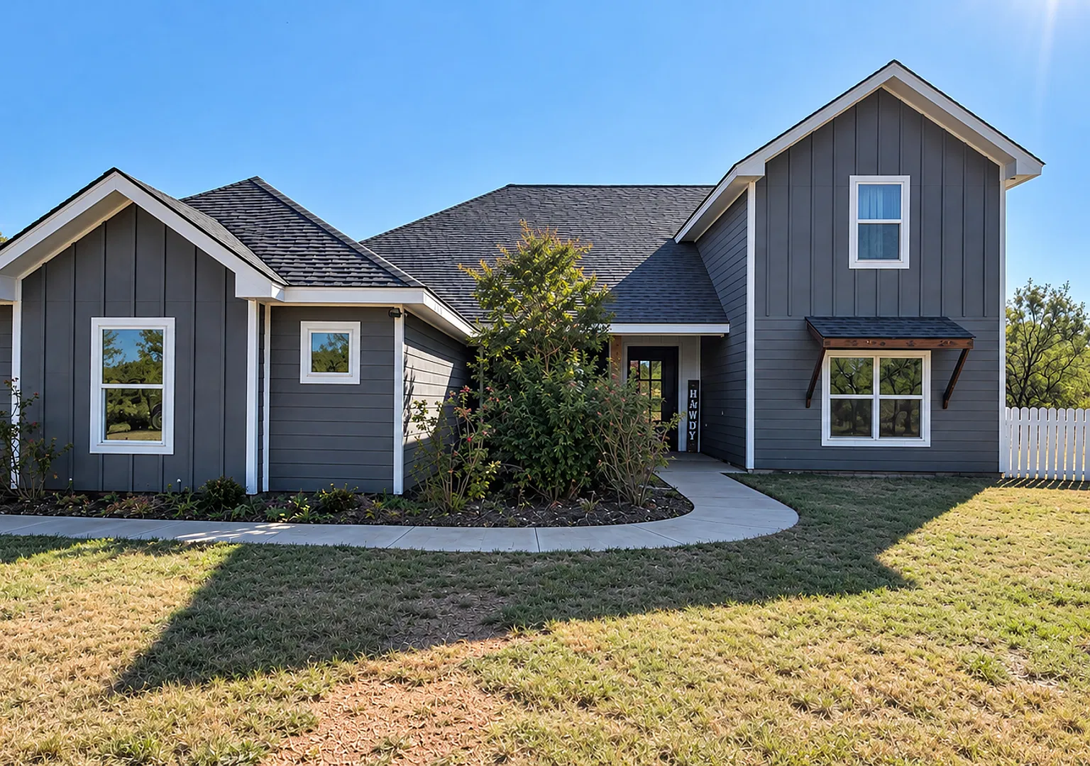 6 Bedrooms, 3.5 Baths; All Appliances Provided! — Photo 1