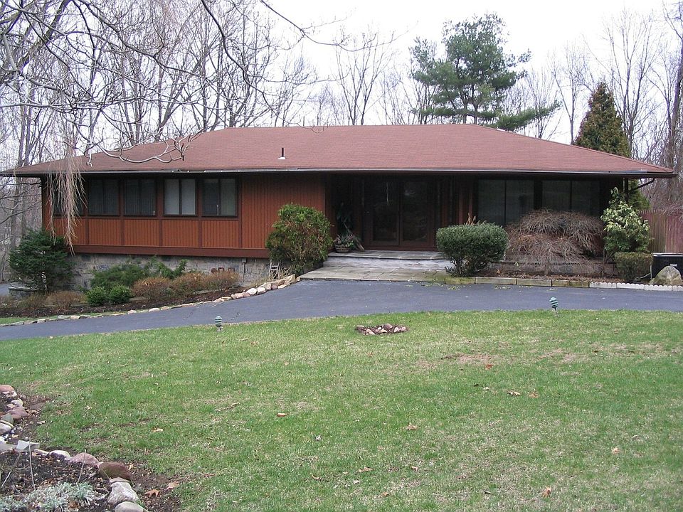 1st image of 11 Trailside Pl