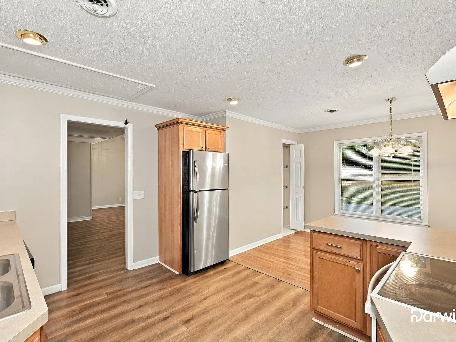 3 bed, 2.0 bath, 1556 sqft, $1,955 — Photo 3