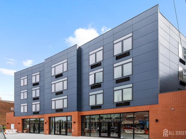 50 Easton Ave Unit 203
