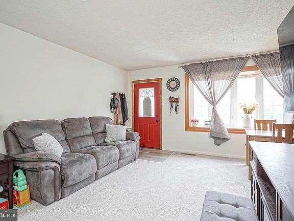 5th image of 3864 Fairdale Rd
