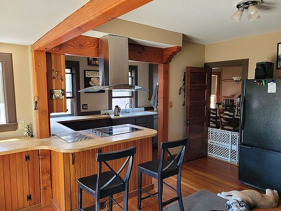 2nd image of 125 Orchard Ave