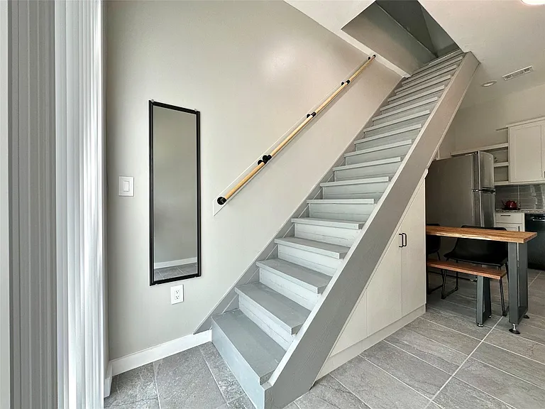914 E 39th St #2 — Photo 13