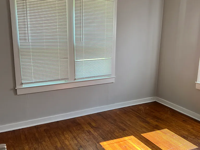 105 Myra St — Photo 3