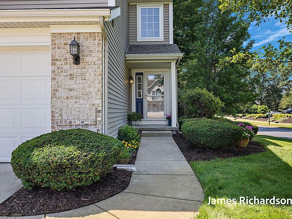 3rd image of 15322 Broadmoor Pl