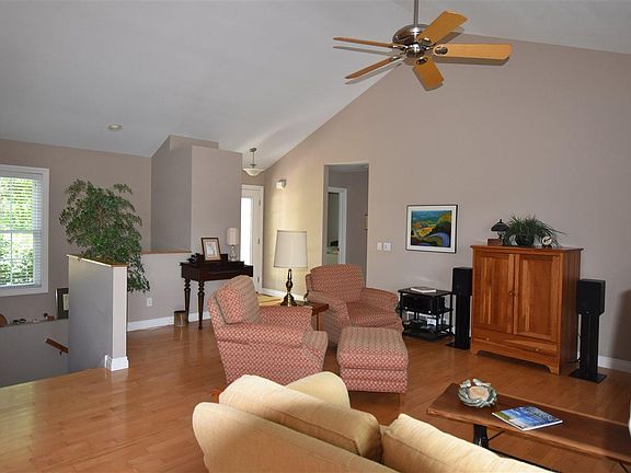 5th image of 1550 Saffron Cir