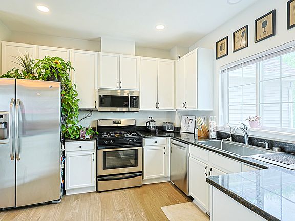 4th image of 2425 Daybreak Ct #0