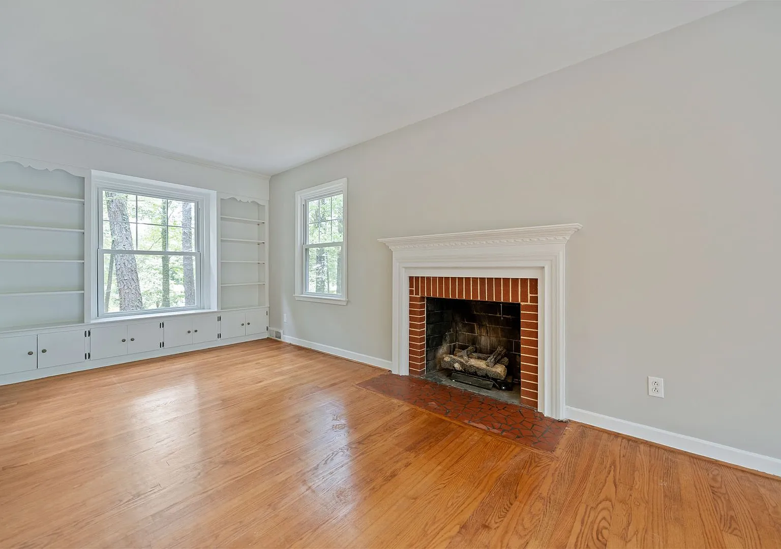 Spacious 4 Bedroom & 3.5 Bath Home in Duke Forest! — Photo 3