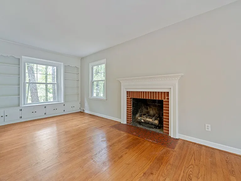 2737 Dogwood Rd — Photo 3