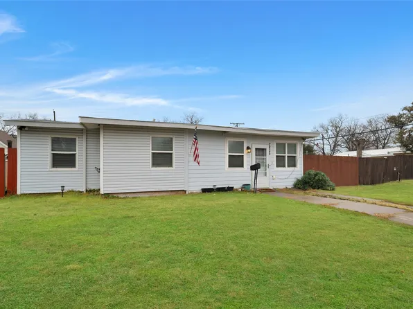 2825 Ash Park Dr, Richland Hills, TX 76118