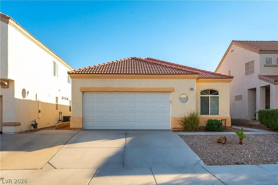 3 bed, 3.0 bath, 1376 sqft, $1,895 — Photo 3