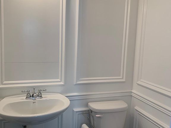3rd image of 291 Marquette Ave