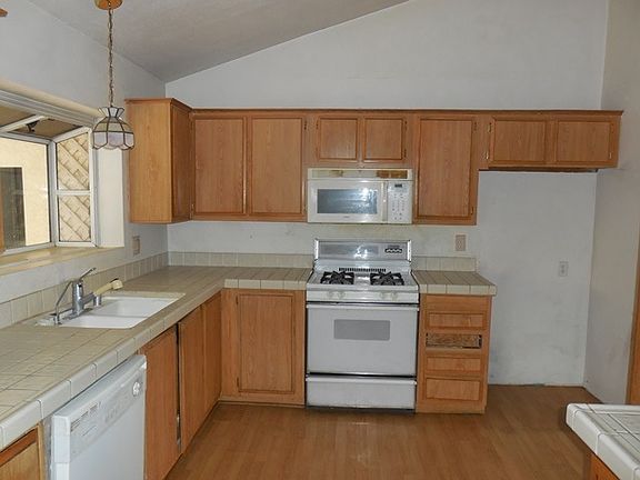3rd image of 1632 Central Ave