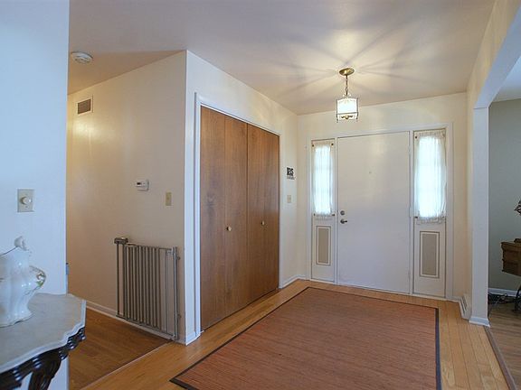 2nd image of 10736 W Pickford Ave