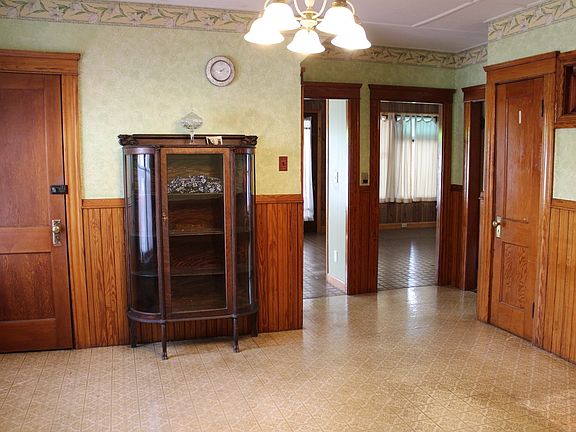 3rd image of 17 Clarence St